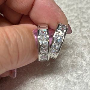 Huggie hoop earring Nwot-square stones